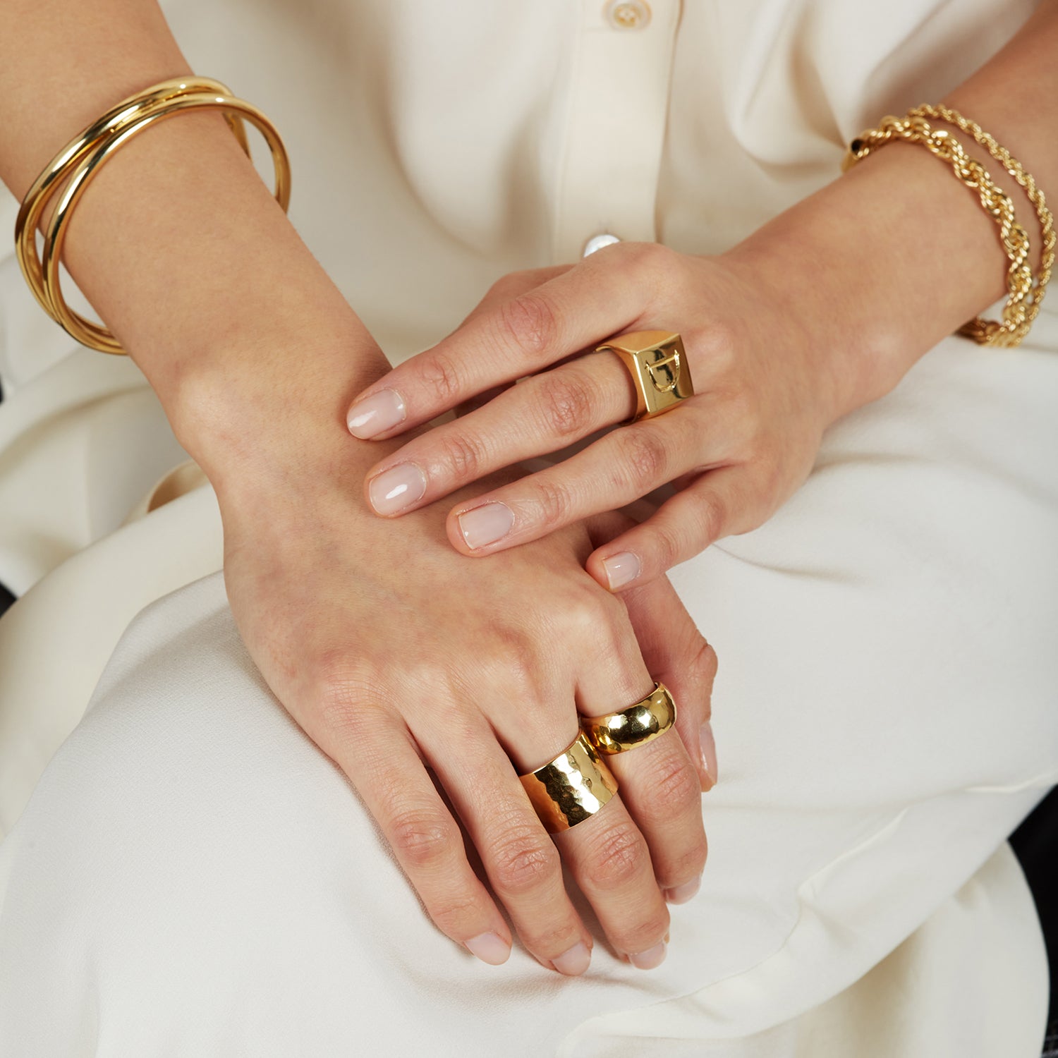 Cigar Hammered Ring in Gold