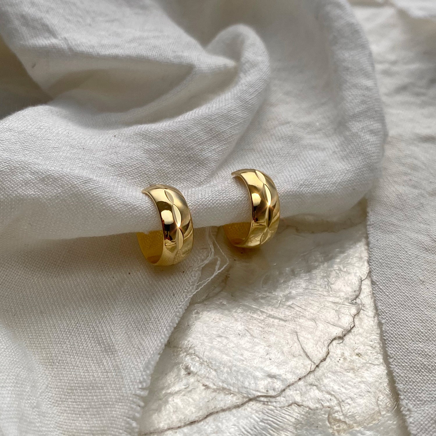 Navette Hoops in Gold